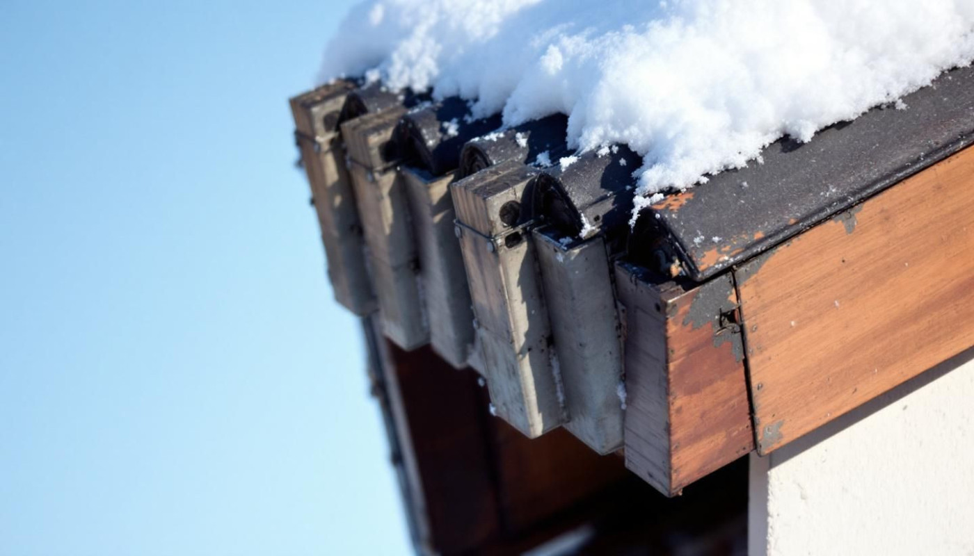 Wie beeinflusst die Wahl des Schneefangsystems die Dachstabilität?